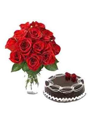 12 Red Roses in Vase N 500 Gm Black Forest Cake